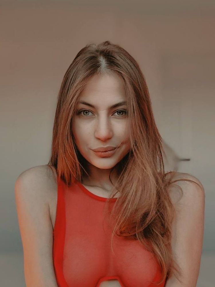 Amelia Petite
