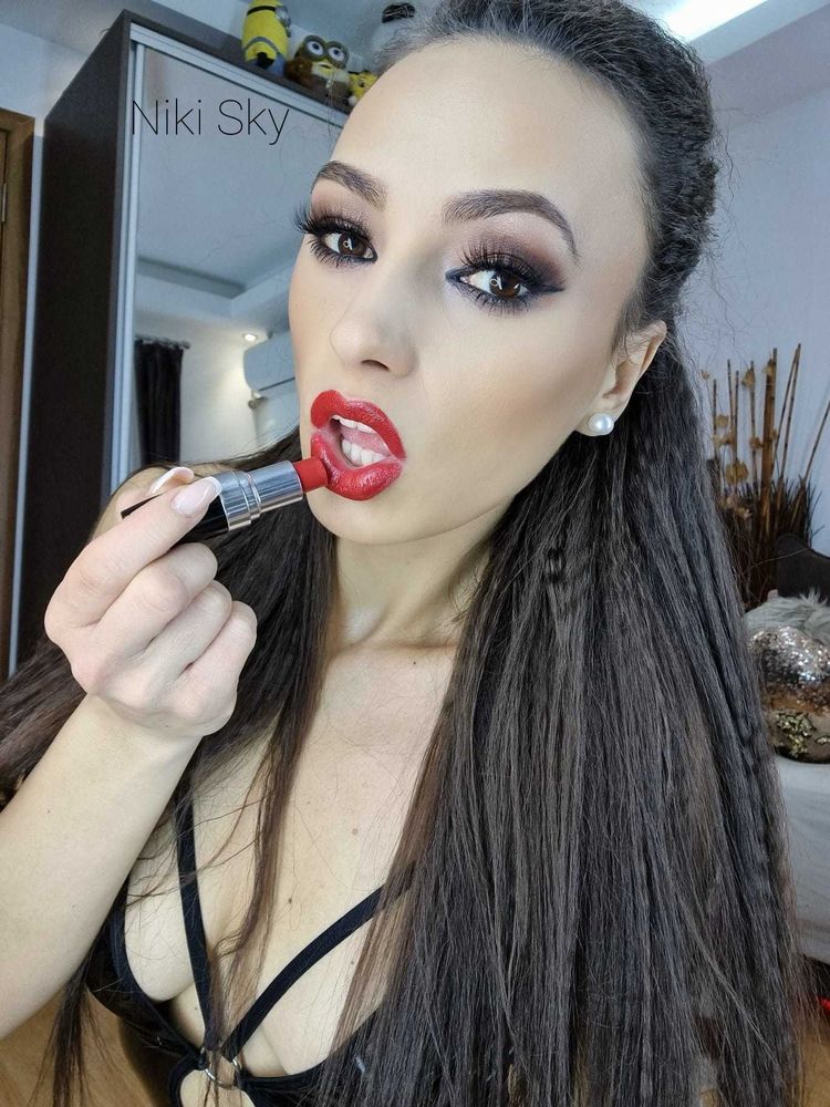 โค Niki Sky โค
